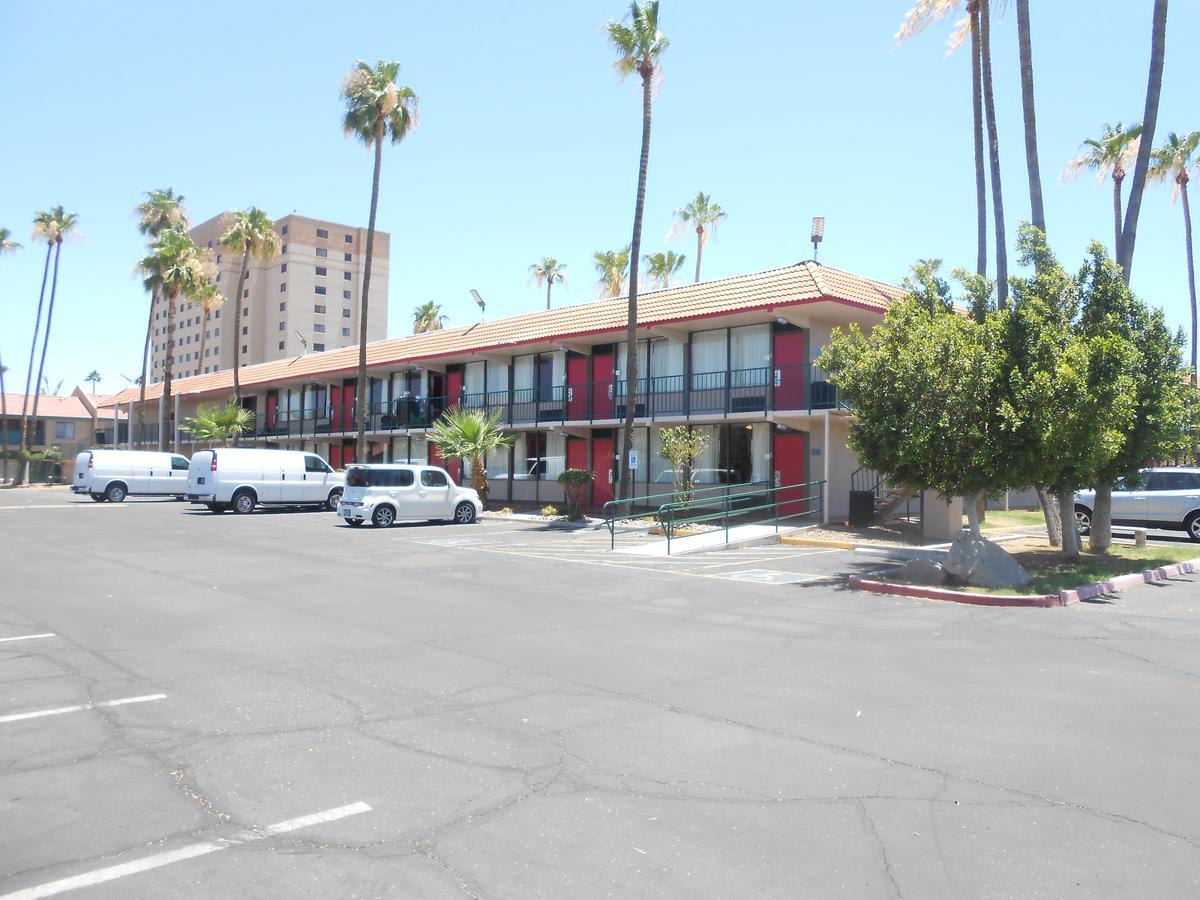Ramada By Wyndham Mesa Downtown Hotell Eksteriør bilde